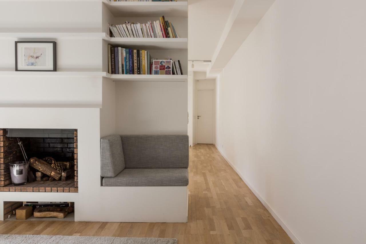 Veeve - Crisp Whites In The 16th Apartment *