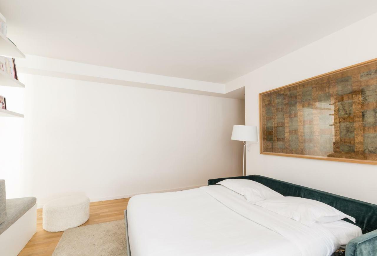 Veeve - Crisp Whites In The 16th Apartment Paris